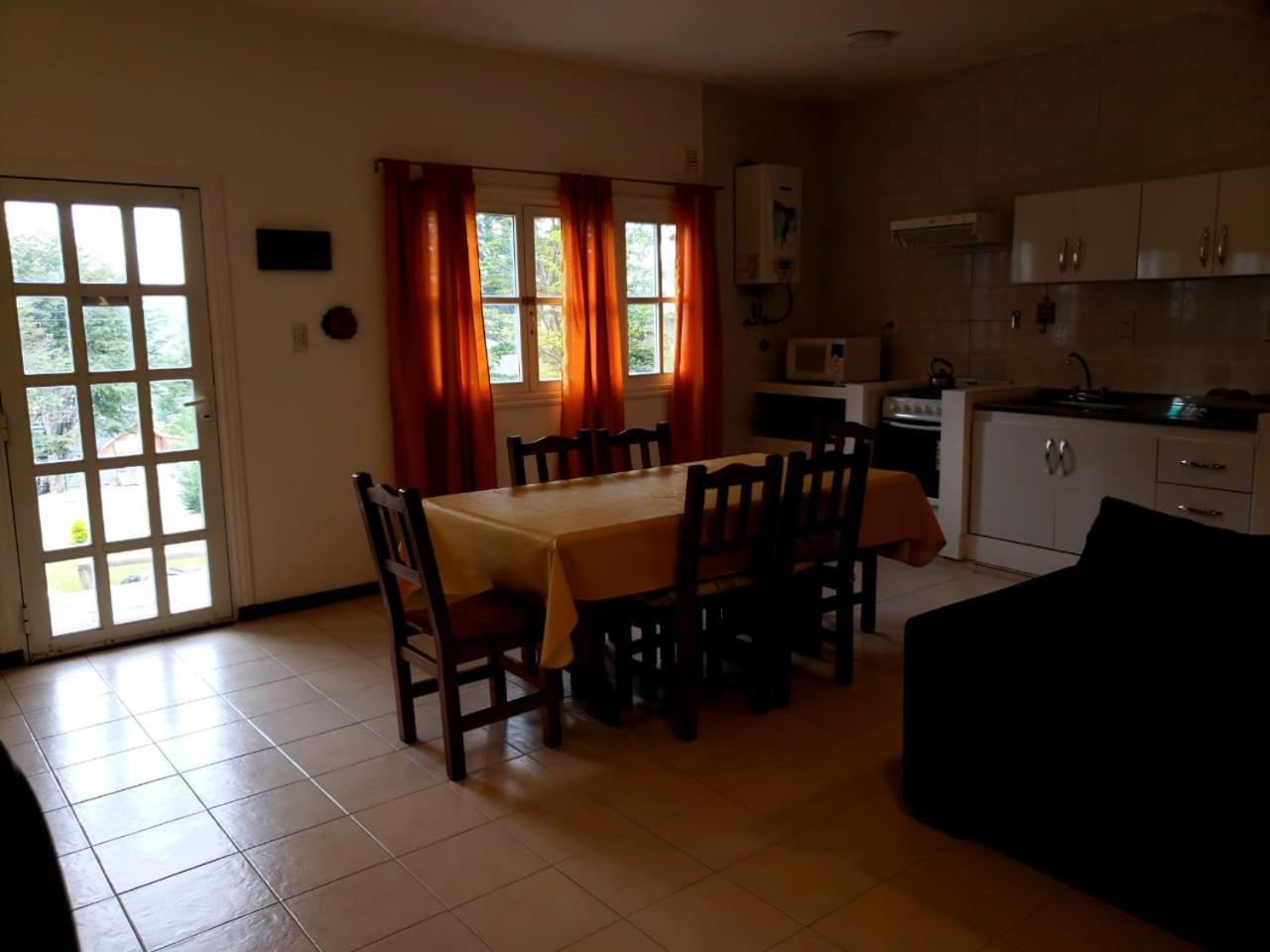 Appartamento Departamentos Del Bosque Ushuaia Esterno foto